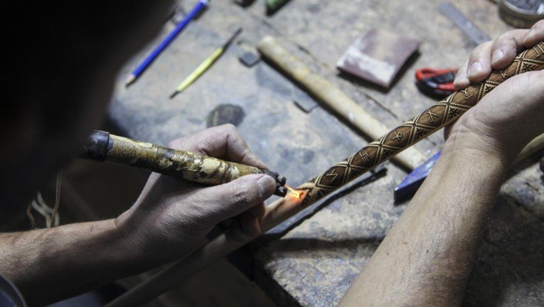 24 Oğuz boyuna ait tamgaları Ahlat bastonuna işliyor