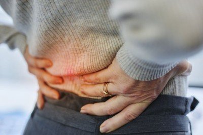 Bel ağrılarına son! Tüm ağrıları dindiren mucize: 1 kaşık yetiyor