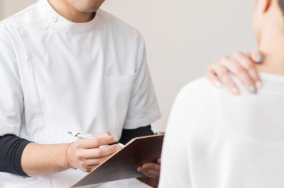 Omuz sorunu yaşayanlar bunu yapmayın