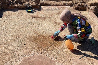 Perre Antik Kenti'nde 1800 yıllık mozaik taban bulundu