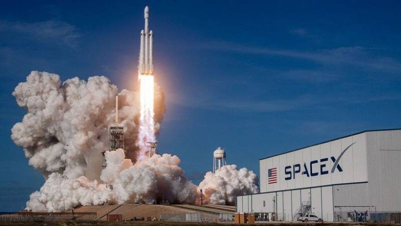 SpaceX’in Falcon Heavy roketi 2019’dan bu yana ilk kez uzaya fırlatıldı
