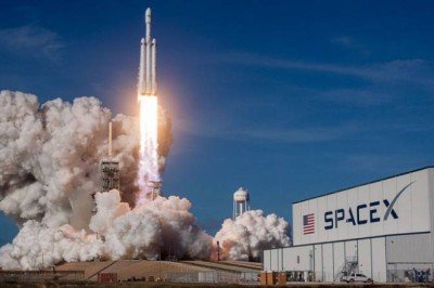 SpaceX’in Falcon Heavy roketi 2019’dan bu yana ilk kez uzaya fırlatıldı