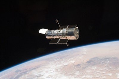 Hubble, bir süpernovayı zaman içinde üç farklı noktadan yakaladı