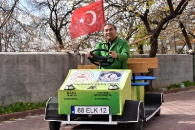 Atık malzemelerden elektrikli araç yaptı