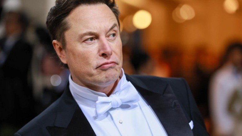 Elon Musk: Başka seçenek kalmazsa alternatif telefon yapacağım