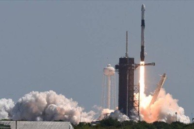 SpaceX'in Dragon kapsülü 4 ton kargoyla Uluslararası Uzay İstasyonu'na fırlatıldı