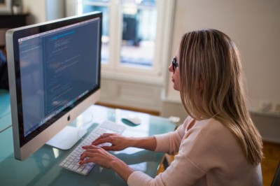 Bilgisayar Başında Çalışanları Bekleyen Sağlık Sorunları