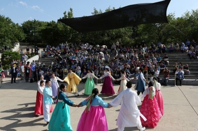 Ganggangsullae: Geleneksel Kore Dansı Hakkında Sürükleyici Bir Kılavuz