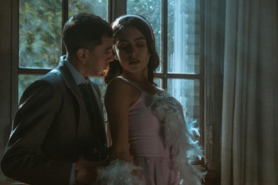 Konforu İhmal Etmeyin: Romantik parçalar şık olduğu kadar rahat da olmalıdır.