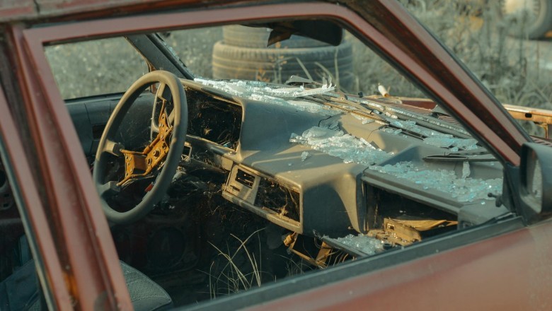 Araba Koltuğu Altından Çıkan Hazineler: Gizli Hazine mi, Yoksa Günlük Kaos mu?"