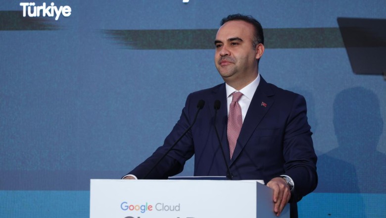 Bakan Kacır: 10 milyar dolarlık veri merkezi ve yapay zeka yatırımını harekete geçireceğiz