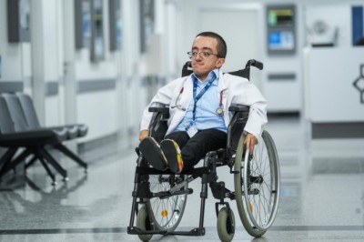 Cam kemik hastası Hamza'nın doktorluk hayali gerçek oldu