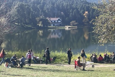 Gölcük Tabiat Parkı, hafta sonu ziyaretçi akınına uğradı