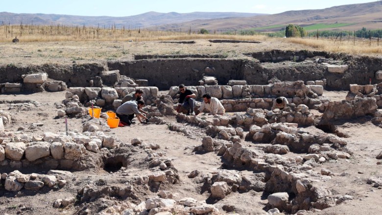 Kayalıpınar'da 56 çivi yazılı tablet ve 22 mühür baskısı bulundu