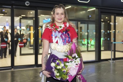 Milli para yüzücü Defne hayallerine kavuştu