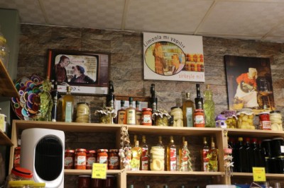 Neşeli Günler filmi gerçek oldu: Karşılıklı turşucu açtılar