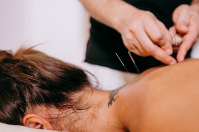 İğnelerin Ardındaki Şifa: Akupunktur Gerçekten Nasıl Etki Eder?