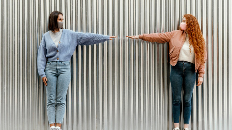 Mesafeli İnsan Seni Seviyor mu? Nasıl Anlarsın?