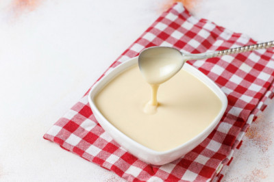 Tam Kıvamında Beşamel Sos Tarifi (Topaklanmayan, Pürüzsüz)